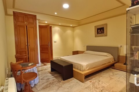 Продажа дома в Л'Альфас дель Пи, Аликанте, Испания 7 спален, 466м2 №153652 - фото 27