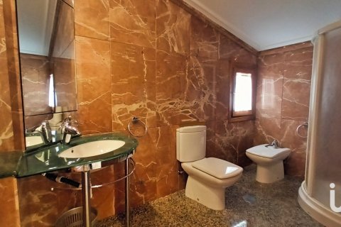 Продажа дома в Л'Альфас дель Пи, Аликанте, Испания 7 спален, 466м2 №153652 - фото 29