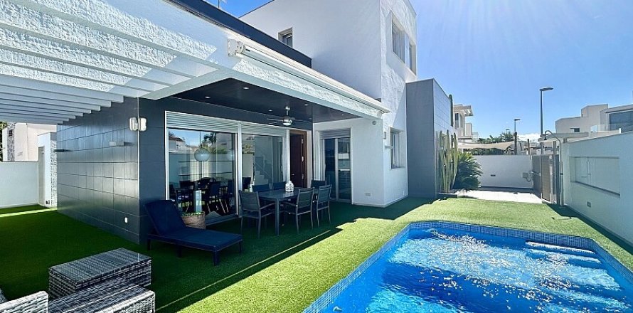 Villa Mil Palmeras, Alicante, Spagna 3 camere da letto, 132 mq. N° 111284