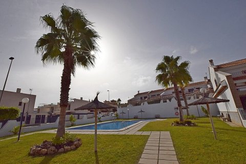 Radhus till salu San Miguel de Salinas, Alicante, Spanien 3 sovrum, 102 kvm. Nr. 111281 - foto 1