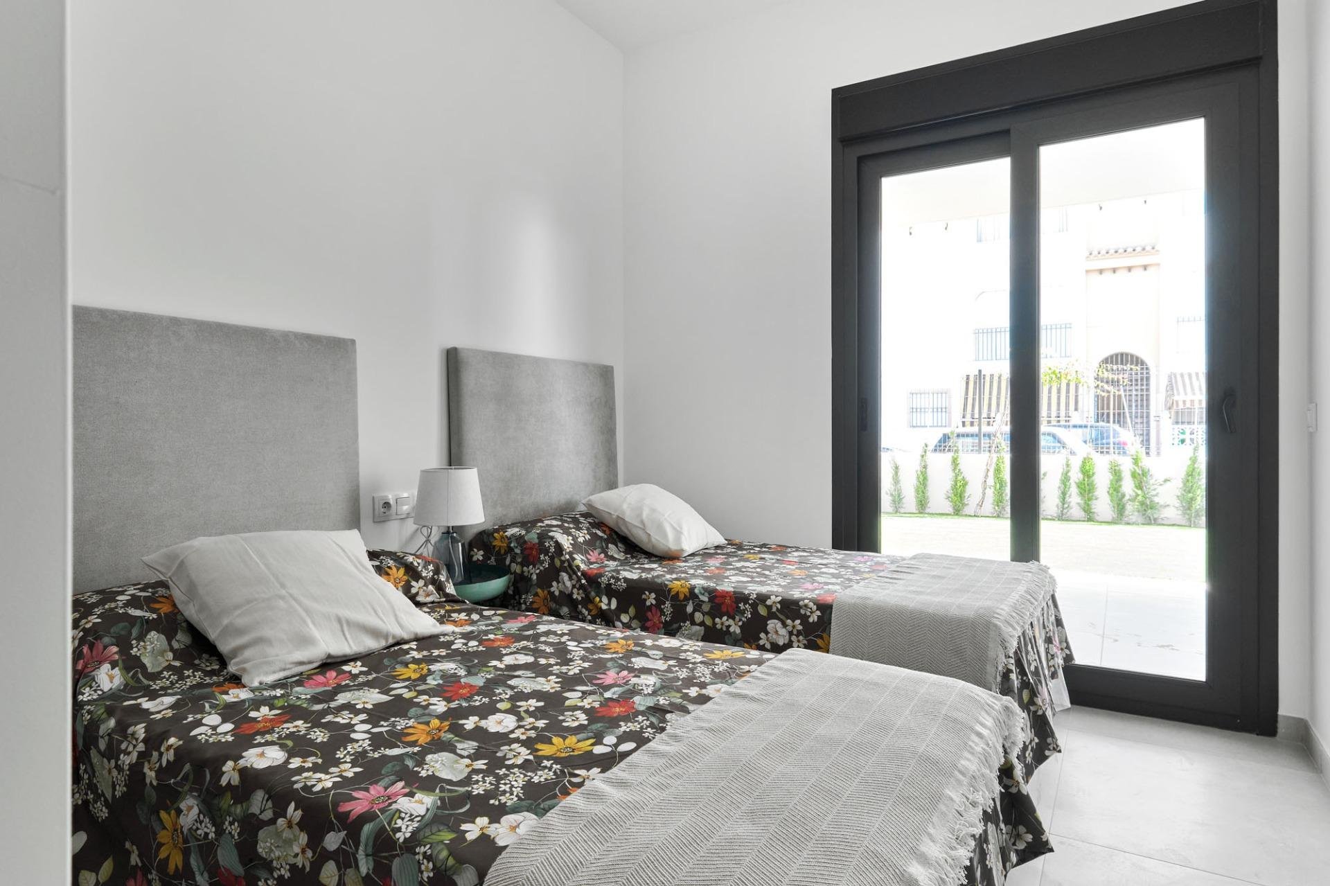 Bungalow à Torrevieja, Alicante, Espagne 2 chambres, 106 m2 No. 142593