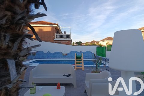 Apartament w Meco, Madrid, Hiszpania 6 sypialni, 400 mkw. nr 173108 – zdjęcie 4