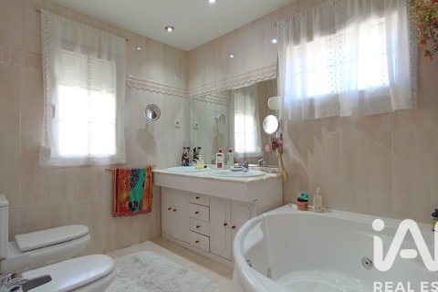 Apartament w Meco, Madrid, Hiszpania 6 sypialni, 400 mkw. nr 173108 – zdjęcie 26