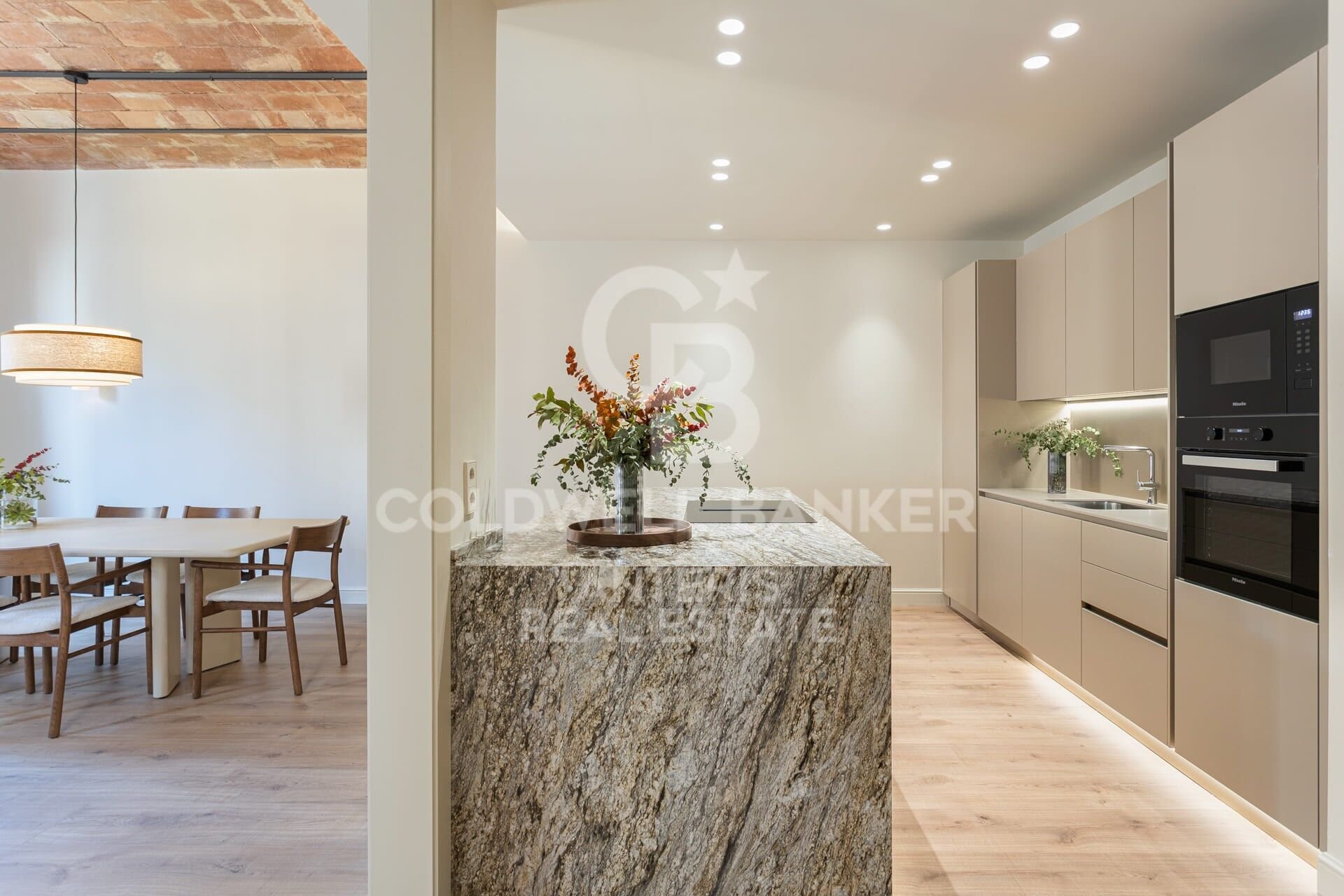 Huoneisto Barcelona, Espanja 203 m2 No. 178829