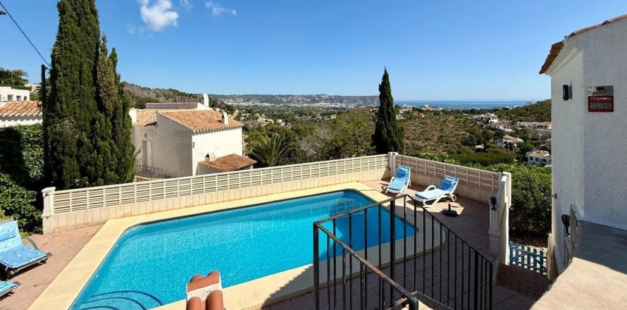 Villa a Javea, Alicante, Spagna 3 camere da letto, 245 mq. N° 179546