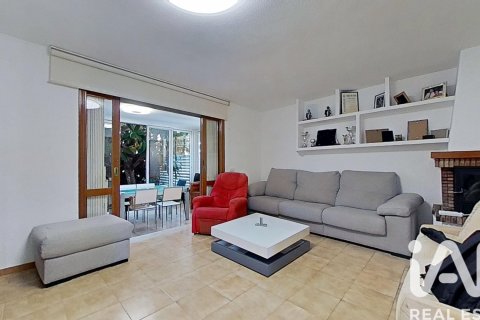 Продажа таухауса в Беникассим, Кастельон, Испания 4 спальни, 167м2 №152789 - фото 6