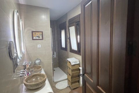 Casa adosada en venta en Sevilla, España 4 dormitorios, 220 m2 No. 152788 - foto 27
