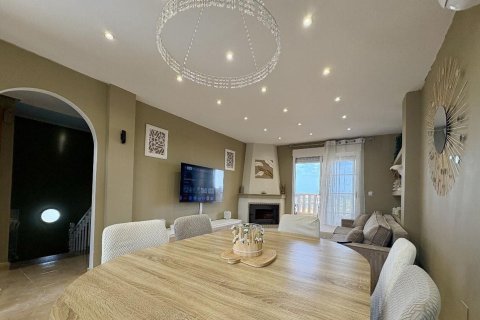 Продажа дуплекса в Аликанте, Испания 4 спальни, 140м2 №180903 - фото 2