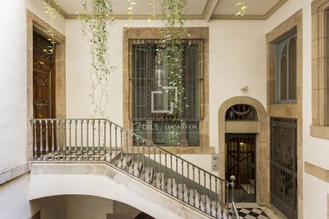 Продажа квартиры в Барселона, Испания 3 спальни, 190м2 №164612 - фото 25