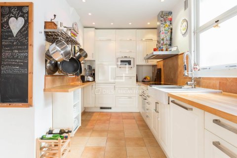 Продажа квартиры в Барселона, Испания 3 спальни, 190м2 №164612 - фото 5