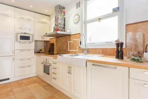 Продажа квартиры в Барселона, Испания 3 спальни, 190м2 №164612 - фото 6