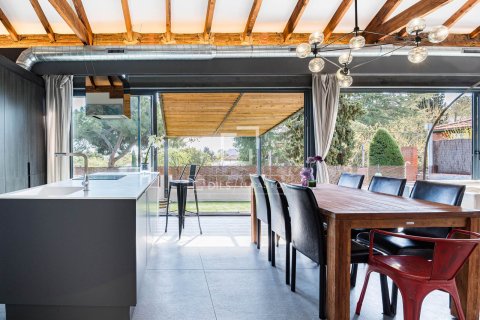 Villa for sale in Bellaterra, Barcelona, Spain 14 bedrooms, 467 sq.m. No. 164611 - photo 13