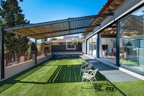 Villa for sale in Bellaterra, Barcelona, Spain 14 bedrooms, 467 sq.m. No. 164611 - photo 2