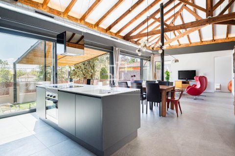 Villa in Bellaterra, Barcelona, Spain 14 bedrooms, 467 sq.m. No. 164611