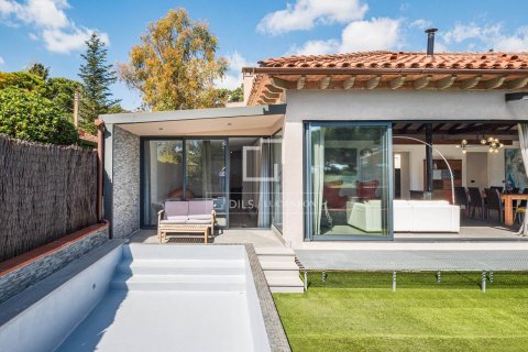 Villa for sale in Bellaterra, Barcelona, Spain 14 bedrooms, 467 sq.m. No. 164611 - photo 26