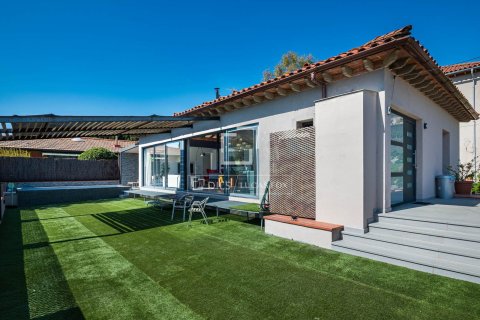 Villa for sale in Bellaterra, Barcelona, Spain 14 bedrooms, 467 sq.m. No. 164611 - photo 28