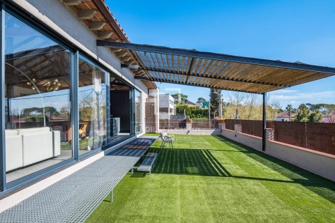 Villa for sale in Bellaterra, Barcelona, Spain 14 bedrooms, 467 sq.m. No. 164611 - photo 4