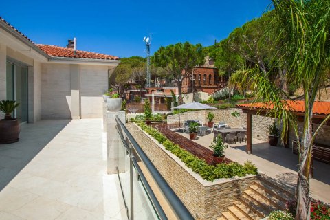 Villa for sale in Cabrils, Barcelona, Spain 6 bedrooms, 786 sq.m. No. 164607 - photo 28