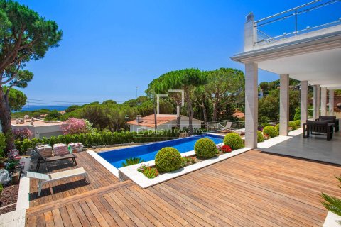 Villa for sale in Cabrils, Barcelona, Spain 6 bedrooms, 786 sq.m. No. 164607 - photo 2