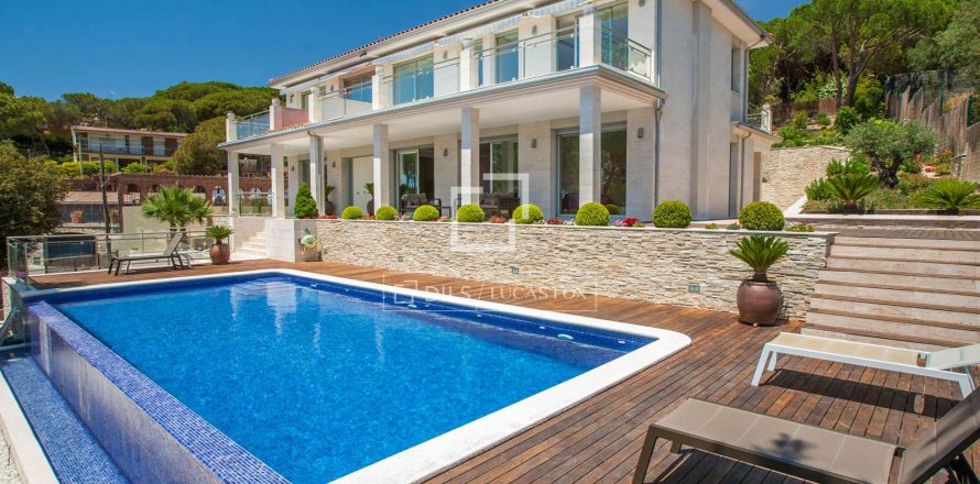 Villa in Cabrils, Barcelona, Spain 6 bedrooms, 786 sq.m. No. 164607