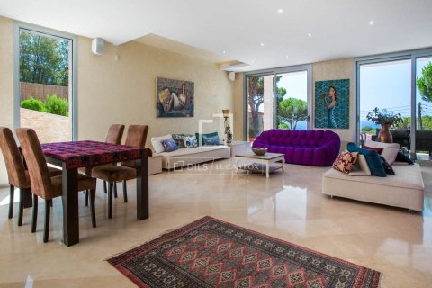 Villa for sale in Cabrils, Barcelona, Spain 6 bedrooms, 786 sq.m. No. 164607 - photo 11