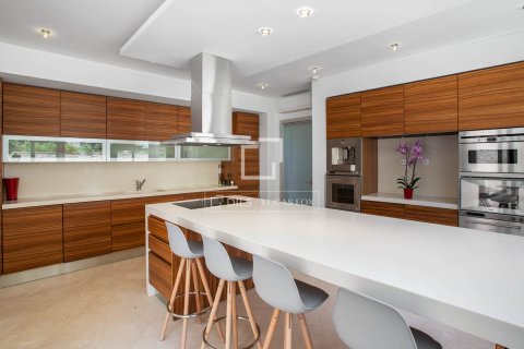 Villa for sale in Cabrils, Barcelona, Spain 6 bedrooms, 786 sq.m. No. 164607 - photo 13