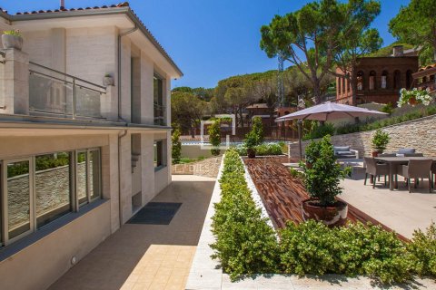 Villa for sale in Cabrils, Barcelona, Spain 6 bedrooms, 786 sq.m. No. 164607 - photo 29