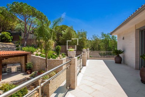 Villa for sale in Cabrils, Barcelona, Spain 6 bedrooms, 786 sq.m. No. 164607 - photo 27