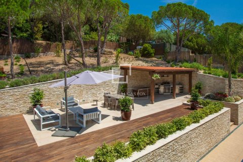 Villa for sale in Cabrils, Barcelona, Spain 6 bedrooms, 786 sq.m. No. 164607 - photo 6