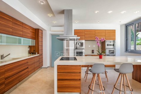 Villa for sale in Cabrils, Barcelona, Spain 6 bedrooms, 786 sq.m. No. 164607 - photo 12