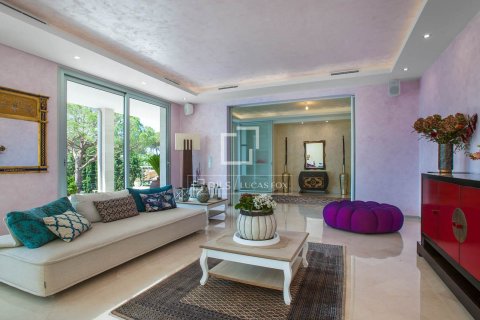 Villa for sale in Cabrils, Barcelona, Spain 6 bedrooms, 786 sq.m. No. 164607 - photo 9