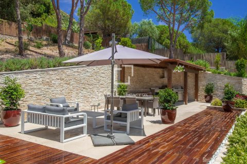 Villa for sale in Cabrils, Barcelona, Spain 6 bedrooms, 786 sq.m. No. 164607 - photo 30