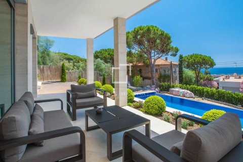 Villa for sale in Cabrils, Barcelona, Spain 6 bedrooms, 786 sq.m. No. 164607 - photo 4