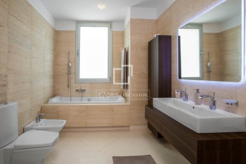 Villa for sale in Cabrils, Barcelona, Spain 6 bedrooms, 786 sq.m. No. 164607 - photo 18