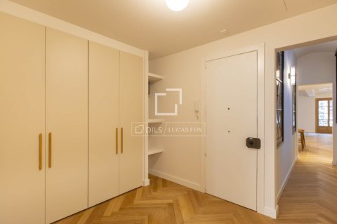 Продажа квартиры в Барселона, Испания 3 спальни, 125м2 №164610 - фото 27