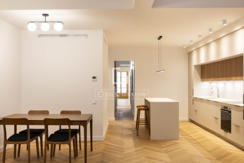 Продажа квартиры в Барселона, Испания 3 спальни, 125м2 №164610 - фото 2