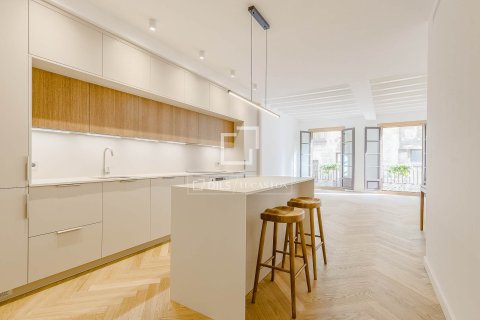 Apartment for sale in Barcelona, Spain 3 bedrooms, 125 sq.m. No. 164610 - photo 8