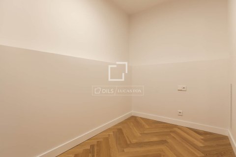 Продажа квартиры в Барселона, Испания 3 спальни, 125м2 №164610 - фото 29