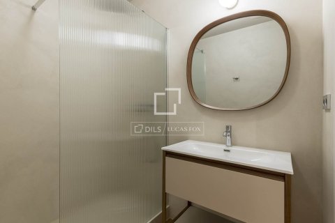 Apartment for sale in Barcelona, Spain 3 bedrooms, 125 sq.m. No. 164610 - photo 14