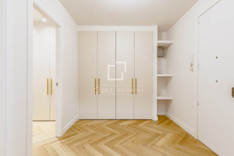 Apartment for sale in Barcelona, Spain 3 bedrooms, 125 sq.m. No. 164610 - photo 21