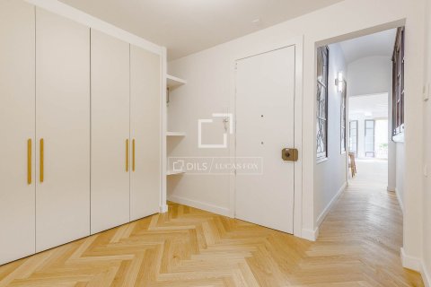 Apartment for sale in Barcelona, Spain 3 bedrooms, 125 sq.m. No. 164610 - photo 19
