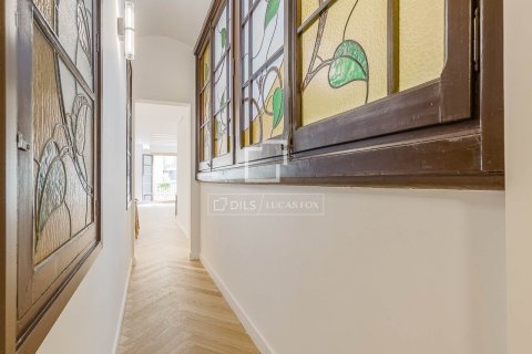 Apartment for sale in Barcelona, Spain 3 bedrooms, 125 sq.m. No. 164610 - photo 10