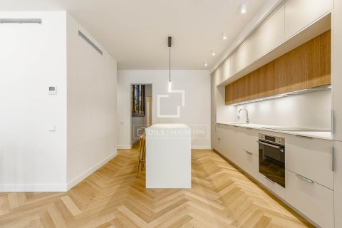 Apartment for sale in Barcelona, Spain 3 bedrooms, 125 sq.m. No. 164610 - photo 28