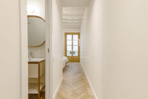 Apartment for sale in Barcelona, Spain 3 bedrooms, 125 sq.m. No. 164610 - photo 11