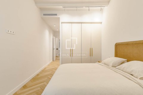 Apartment for sale in Barcelona, Spain 3 bedrooms, 125 sq.m. No. 164610 - photo 12