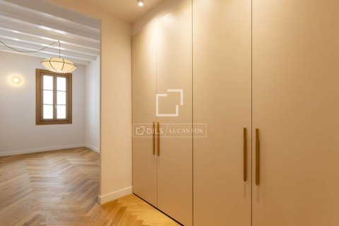Продажа квартиры в Барселона, Испания 3 спальни, 125м2 №164610 - фото 22