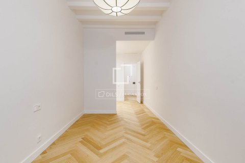 Apartment for sale in Barcelona, Spain 3 bedrooms, 125 sq.m. No. 164610 - photo 18
