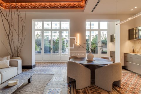 Huoneisto myytävänä Barcelona, Espanja, 3 makuuhuonetta, 194 m2 No. 164608 - kuva 2