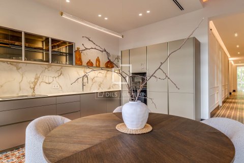 Huoneisto myytävänä Barcelona, Espanja, 3 makuuhuonetta, 194 m2 No. 164608 - kuva 10