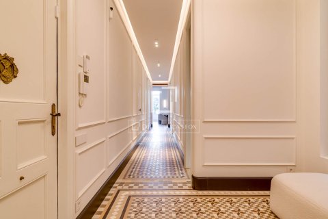 Huoneisto myytävänä Barcelona, Espanja, 3 makuuhuonetta, 194 m2 No. 164608 - kuva 17